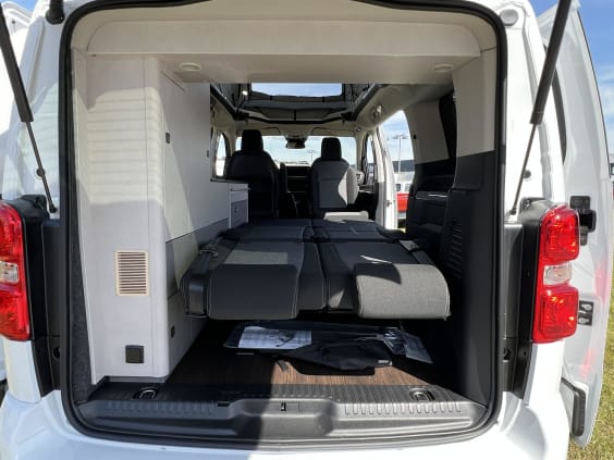 Pössl CAMPSTER PEUGEOT TRAVELLER - 2.0 L - - 180 CV - EAT8 Blanc