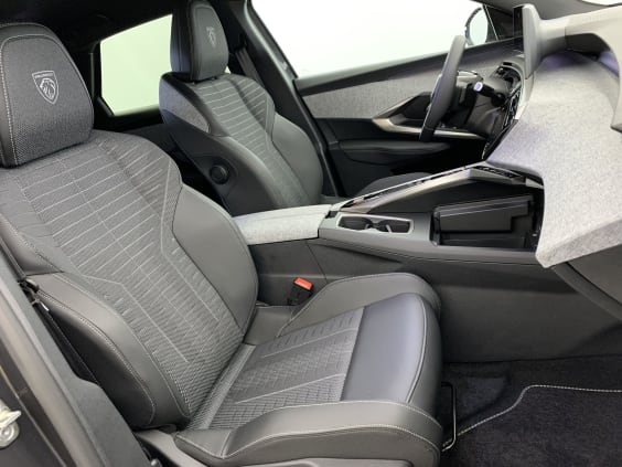 Peugeot 3008 Hybrid 145 e-DCS6 GT Gris Titane / Toit Noir