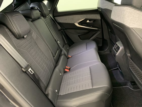 Peugeot 3008 Hybrid 145 e-DCS6 GT Gris Titane / Toit Noir