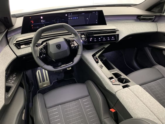 Peugeot 3008 Hybrid 145 e-DCS6 GT Gris Titane / Toit Noir