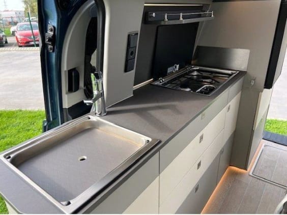 Westfalia KELSEY NOUVEAU FORD TRANSIT CUSTOM 136 Cv BVA Gris Magnetic 