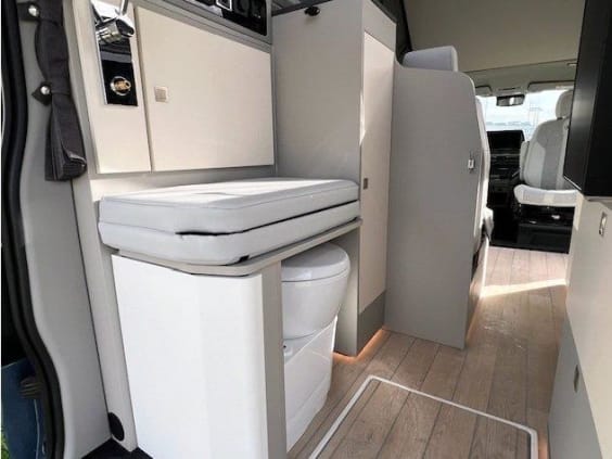 Westfalia KELSEY NOUVEAU FORD TRANSIT CUSTOM 136 Cv BVA Gris Magnetic 