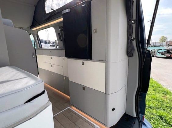 Westfalia KELSEY NOUVEAU FORD TRANSIT CUSTOM 136 Cv BVA Gris Magnetic 
