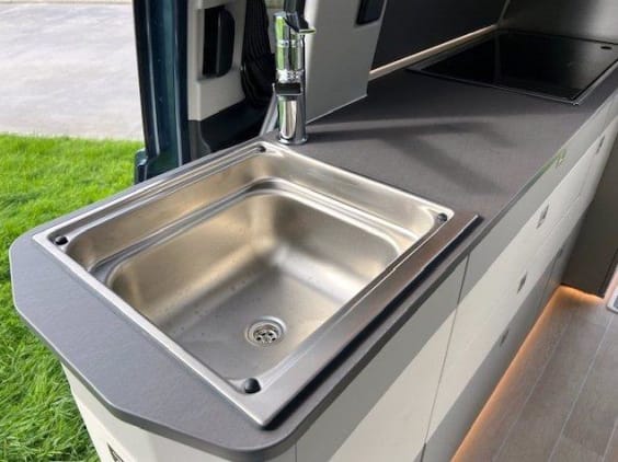 Westfalia KELSEY NOUVEAU FORD TRANSIT CUSTOM 136 Cv BVA Gris Magnetic 