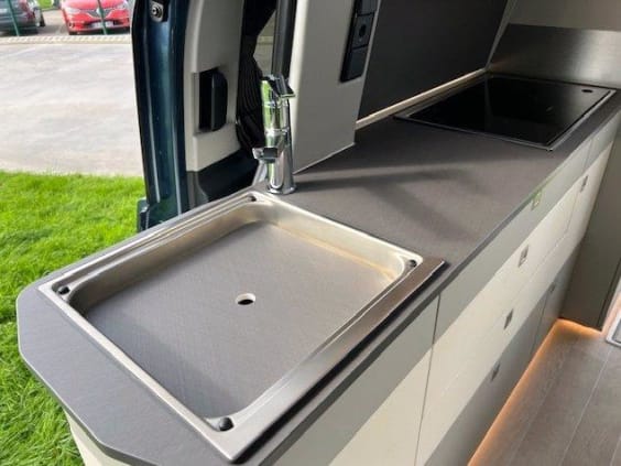 Westfalia KELSEY NOUVEAU FORD TRANSIT CUSTOM 136 Cv BVA Gris Magnetic 