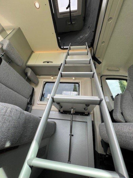 Hymer Camper Vans FREE 600 CAMPUS FIAT DUCATO 2.2L - 140 CV - BVM Gris Campovolo