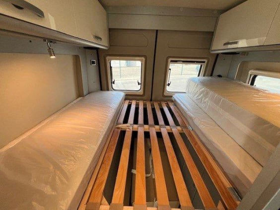 Hymer Camper Vans FREE 600 CAMPUS FIAT DUCATO 2.2L - 140 CV - BVM Gris Campovolo