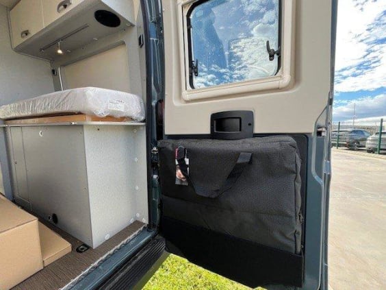 Hymer Camper Vans FREE 600 CAMPUS FIAT DUCATO 2.2L - 140 CV - BVM Gris Campovolo