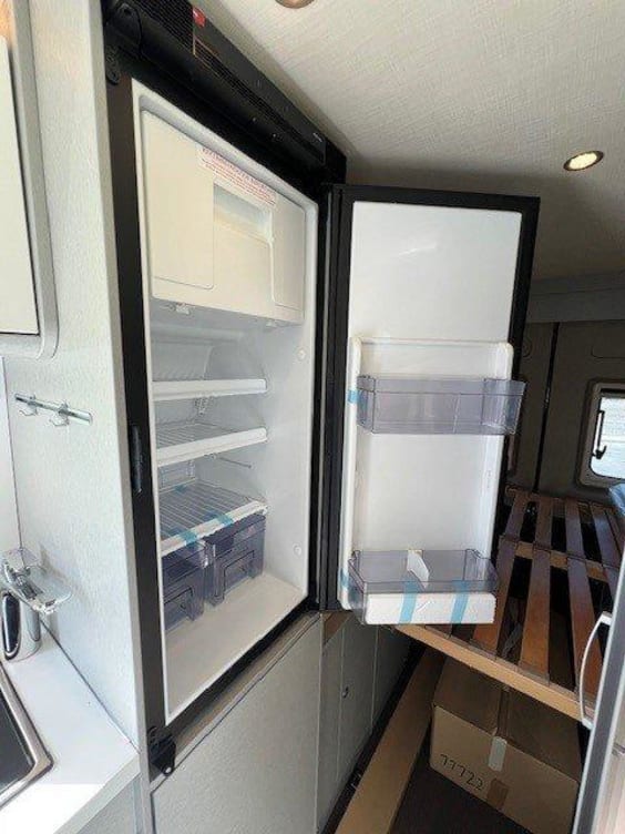 Hymer Camper Vans FREE 600 CAMPUS FIAT DUCATO 2.2L - 140 CV - BVM Gris Campovolo