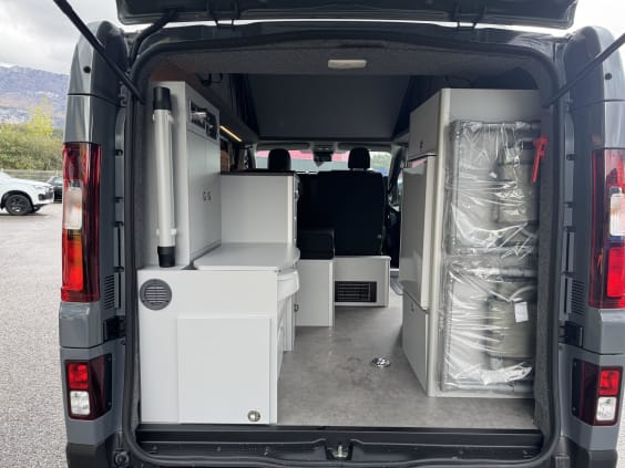 Stylevan Origin AUSTRAL IV RENAULT TRAFIC - 2.0 L DCI - 150 CV - BVM6 Gris Urbain