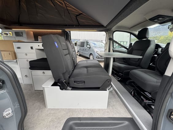 Stylevan Origin AUSTRAL IV RENAULT TRAFIC - 2.0 L DCI - 150 CV - BVM6 Gris Urbain