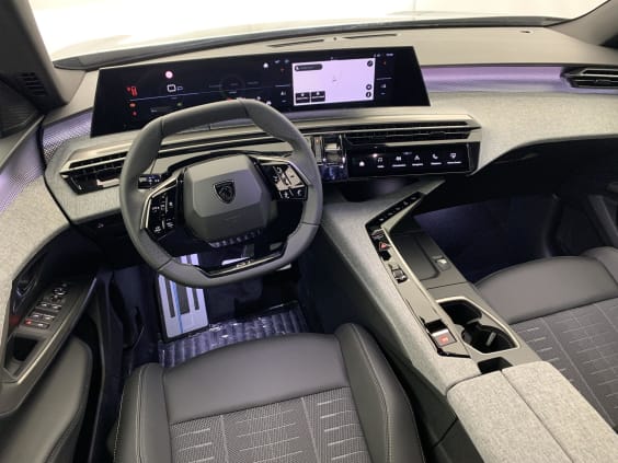 Peugeot 3008 Hybrid 145 e-DCS6 GT gris artense