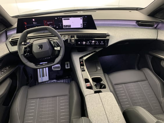 Peugeot 3008 Hybrid 145 e-DCS6 GT gris artense