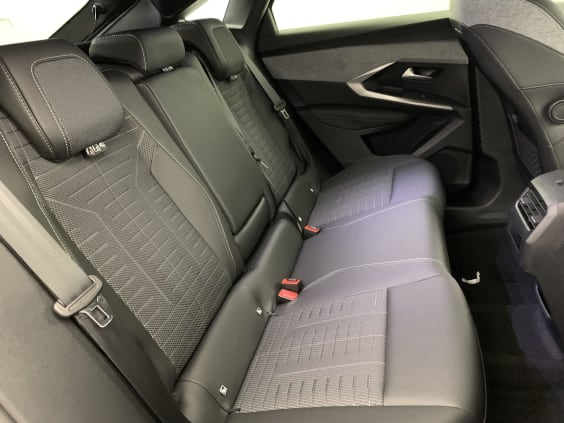 Peugeot 3008 Hybrid 145 e-DCS6 GT gris artense