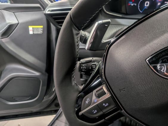 Peugeot 2008 Hybrid 145 e-DCS6 Allure Gris Sélénium