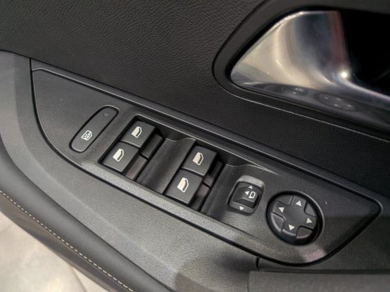 Peugeot 2008 Hybrid 145 e-DCS6 Allure Gris Sélénium