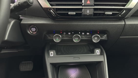 Citroën C4 X C4 x 1.2 PureTech 130ch Max EAT8 Noir Perla Nera