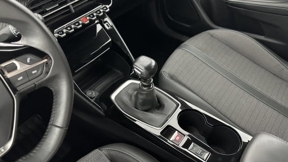 Peugeot 2008 2008 1.2 PURETECH 130CH ALLURE Noir Perla Nera