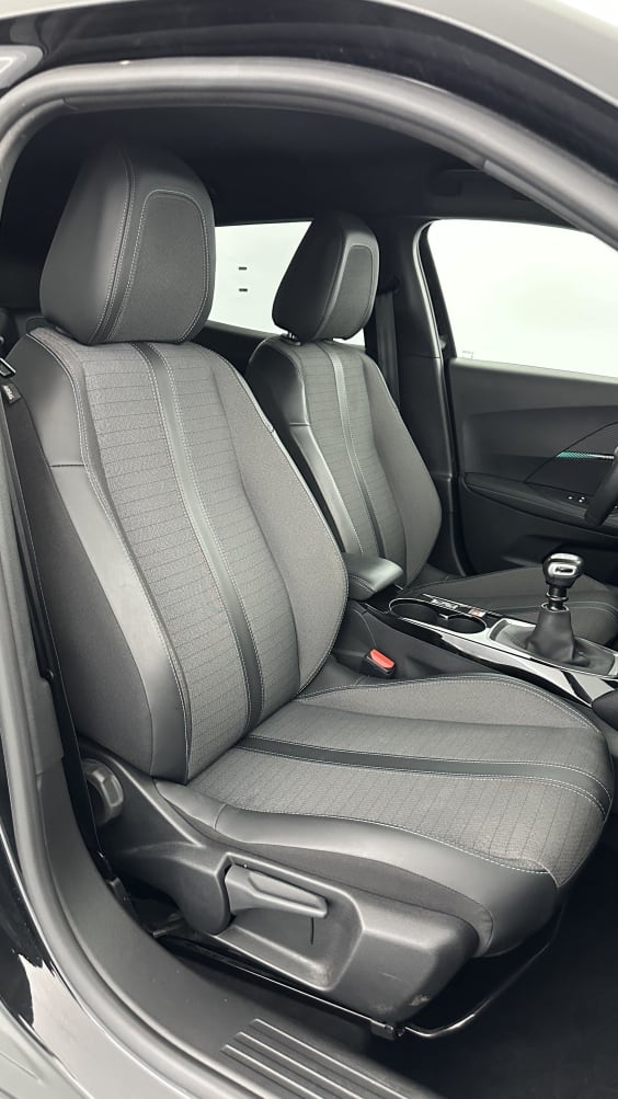 Peugeot 2008 2008 1.2 PURETECH 130CH ALLURE Noir Perla Nera