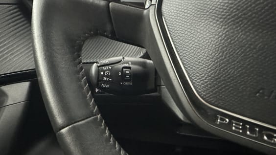 Peugeot 2008 2008 1.2 PURETECH 130CH ALLURE Noir Perla Nera
