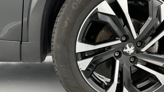 Peugeot 2008 2008 1.2 PURETECH 130CH ALLURE Noir Perla Nera