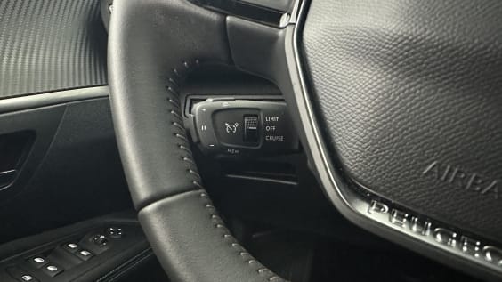Peugeot 3008 3008 1.2 Hybrid 136ch Allure Pack e-DCS6 gris artense