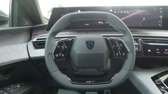 Peugeot 5008 Hybrid 145 e-DCS6 GT Noir Perla Nera