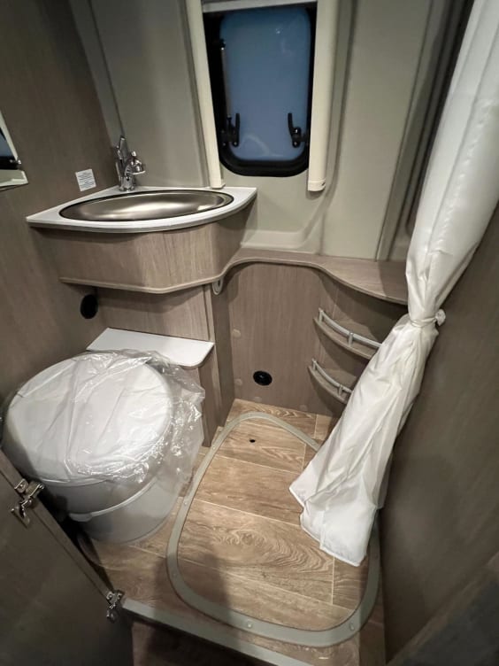 Pössl 2WIN PLUS - ELEGANCE CITROEN JUMPER 2.2L 140 CV - AT8 Gris Artense 