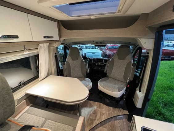 Pössl 2WIN PLUS - ELEGANCE CITROEN JUMPER 2.2L 140 CV - AT8 Gris Artense 