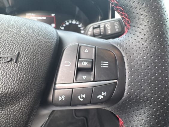 Ford Focus 1.5 ecoblue 115 st-line  bva8 Gris Magnétique