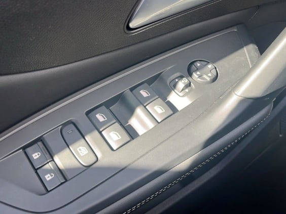 Peugeot 308 Hybrid 136 e-DCS6 Allure Vert Olivine Metal