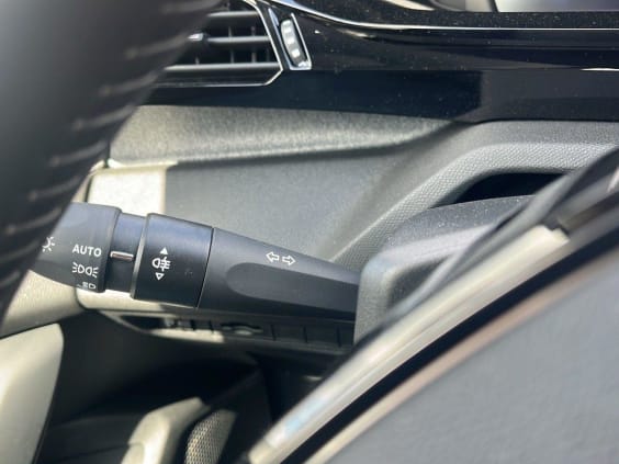 Peugeot 308 Hybrid 136 e-DCS6 Allure Vert Olivine Metal