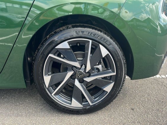 Peugeot 308 Hybrid 136 e-DCS6 Allure Vert Olivine Metal
