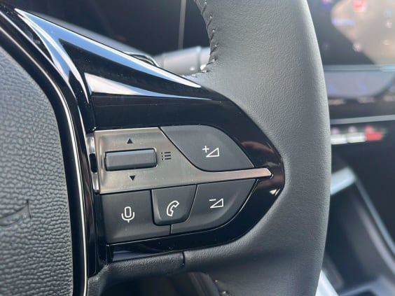 Peugeot 308 Hybrid 136 e-DCS6 Allure Vert Olivine Metal