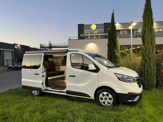 Hanroad TREK 4 - Wild Edition NOUVEAU RENAULT TRAFIC 2.0L DCI 130 CV - BVM6 Blanc 