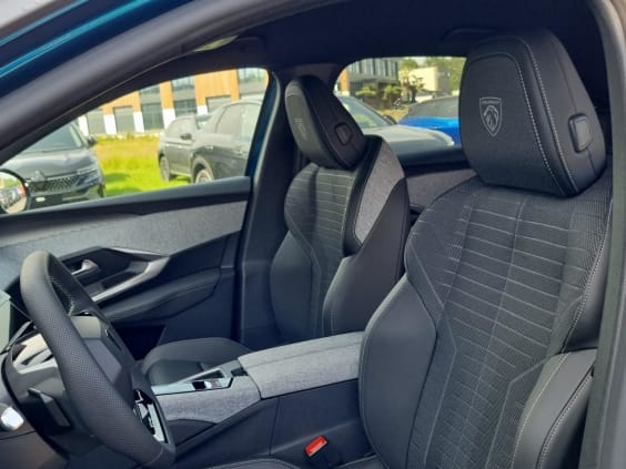Peugeot 3008 Hybrid 145 gt e-dcs6 Bleu Obsession