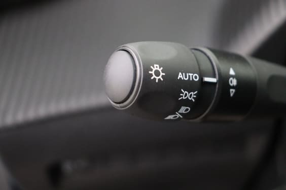 Peugeot 2008 ALLURE 1,2 Puretech 100 BVM6 Blue