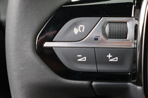 Peugeot 2008 ALLURE 1,2 Puretech 100 BVM6 Blue