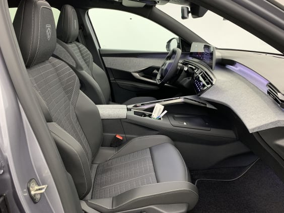 Peugeot 3008 Hybrid 145 e-DCS6 GT gris artense