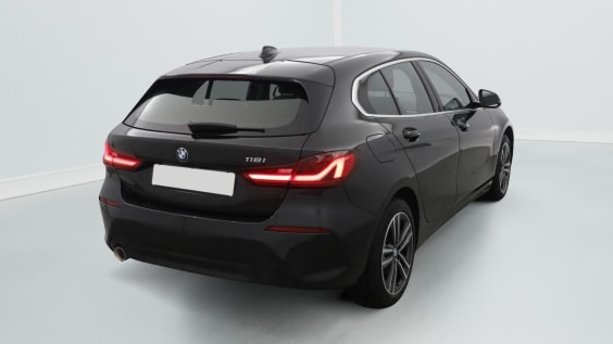 BMW Serie 1 F40 116i 109 ch Business Design Saphirschwarz