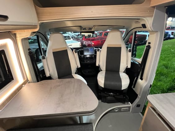 Pössl SUMMIT 600 PLUS - FRENCH EDITION CITROEN JUMPER 2.2L - 140 CV - BVM Blanc