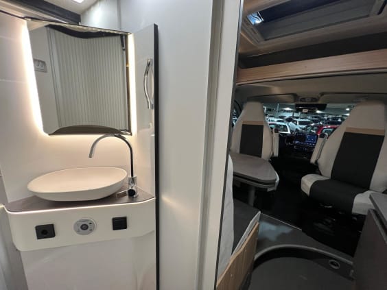 Pössl SUMMIT 600 PLUS - FRENCH EDITION CITROEN JUMPER 2.2L - 140 CV - BVM Blanc