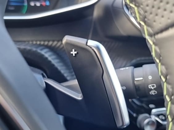 Peugeot 2008 1.2 hybrid 145 gt e-dcs6 gris artense