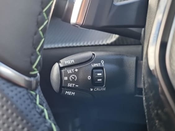 Peugeot 2008 1.2 hybrid 145 gt e-dcs6 gris artense