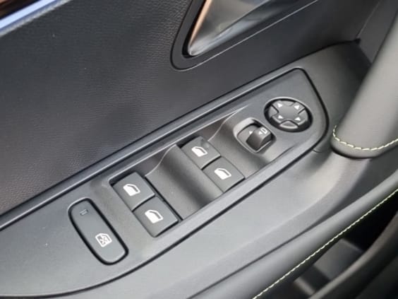 Peugeot 2008 1.2 hybrid 145 gt e-dcs6 gris artense