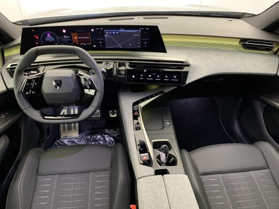 Peugeot 3008 Hybrid 145 e-DCS6 GT Gris Titane / Toit Noir