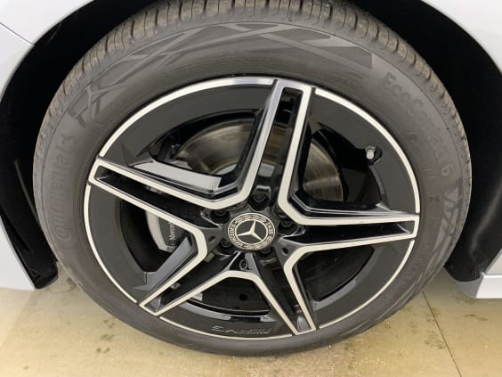 Mercedes-Benz CLASSE A 200 d 8G-DCT AMG Line Argent High-Tech Métallisé
