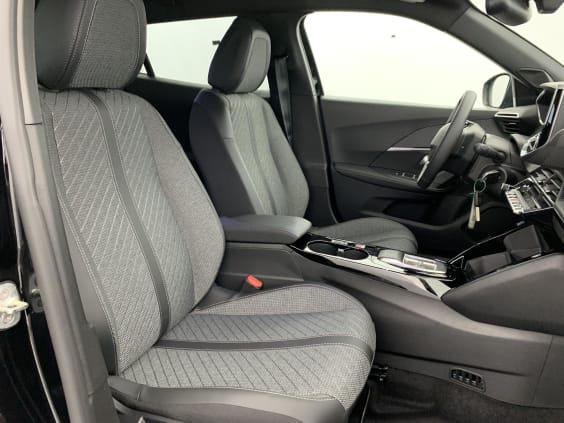 Peugeot 2008 Hybrid 145 e-DCS6 Allure  Noir Perla Nera