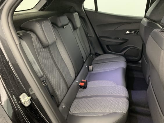 Peugeot 2008 Hybrid 145 e-DCS6 Allure  Noir Perla Nera