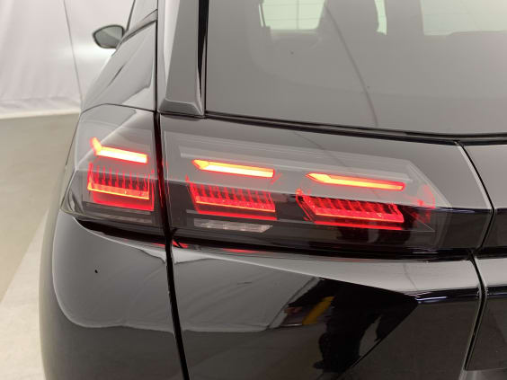 Peugeot 2008 Hybrid 145 e-DCS6 Allure  Noir Perla Nera
